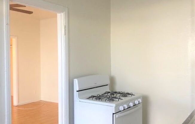 Studio, 1 bath, 400 sqft, $1,595, Unit 304