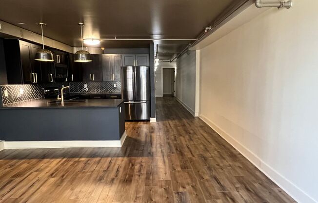 1 bed, 1 bath, 978 sqft, $1,850, Unit 504