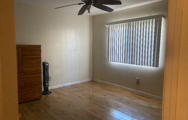 LG 12116 ARMSDALE AVE