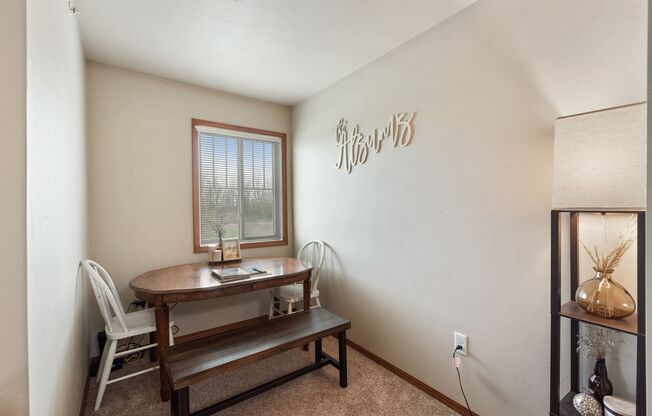 2 beds, 1.5 baths, $1,260, Unit 1023 Happy Ln - Apt 6