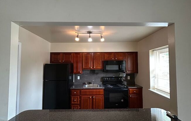 1 bed, 1 bath, 700 sqft, $1,285, Unit B202