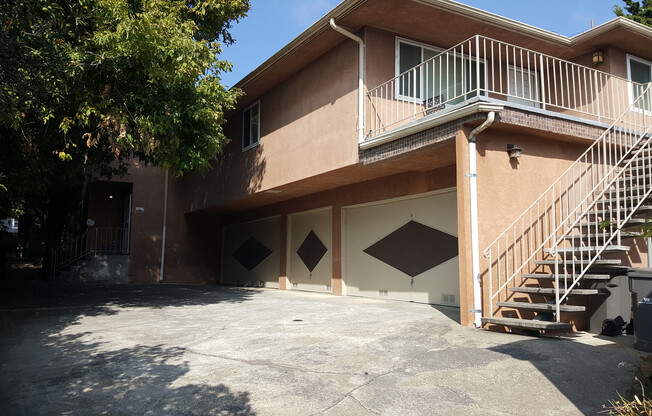 3 beds, 2 baths, $3,300