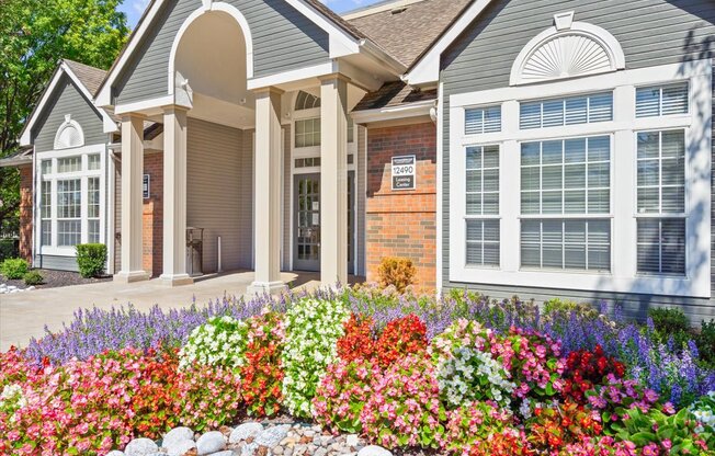 outside of stonebriar apartments leasing office