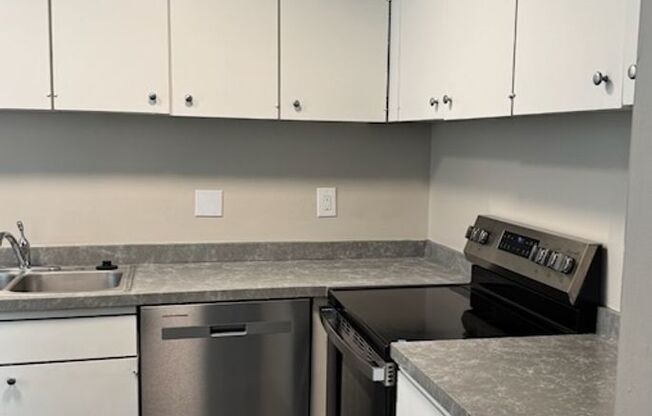 1 bed, 1 bath, 727 sqft, $875