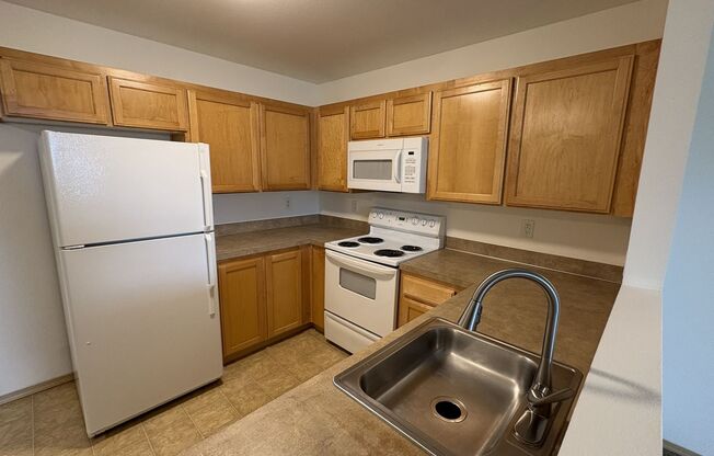 2 beds, 2 baths, 1,018 sqft, $1,450, Unit 354-3044