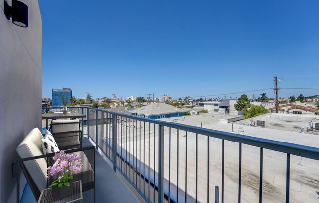 Studio, 1 bath, 480 sqft, $2,395, Unit 211