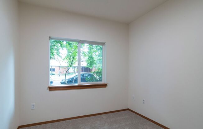 3 beds, 2 baths, $2,400, Unit 102