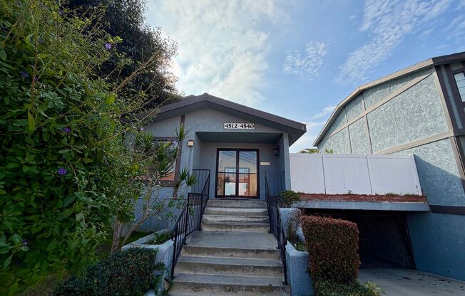 2 Bed / 2.5 Bath Tri-Level Townhome – Gated Community in North Redondo Beach (Torrance PO)