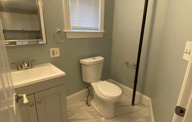 2 beds, 1 bath, $3,600, Unit A