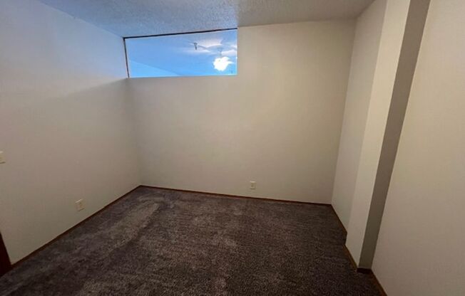 1 bed, 1 bath, 700 sqft, $825, Unit 607
