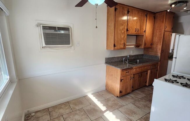 Beautilful 1-bedroom Upstairs Apartment in Pomona