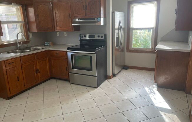 3 beds, 1 bath, $2,200