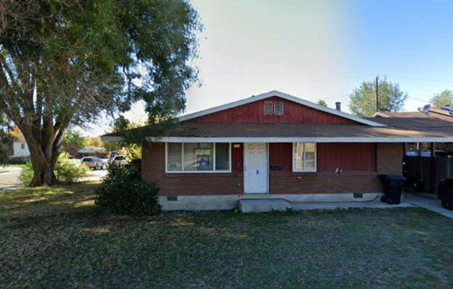 2 beds, 1 bath, 850 sqft, $1,075