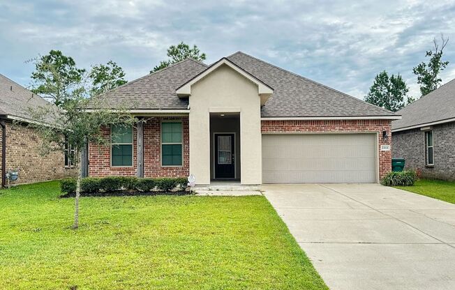 Stunning 4-Bedroom Home in Sawgrass at West Trace Golf Community – Available Now!