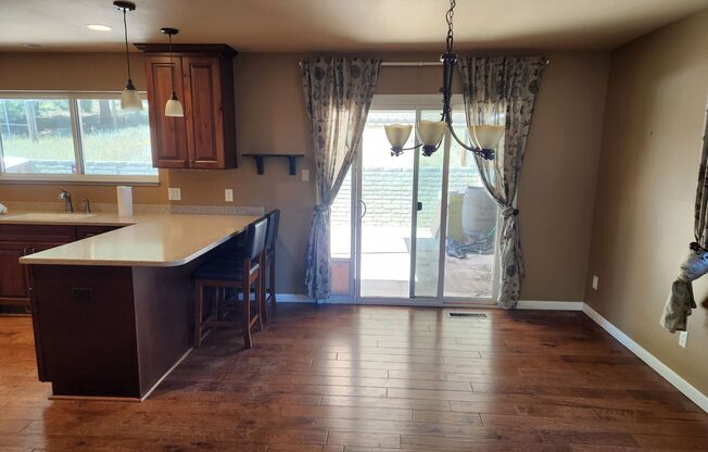 3 beds, 2.5 baths, $3,300