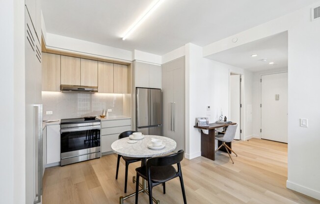 1 bed, 1 bath, $4,950, Unit 27J