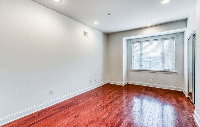 Huge 3bd/2.5ba with a Finished Basement and a Roof Deck Facing the City!