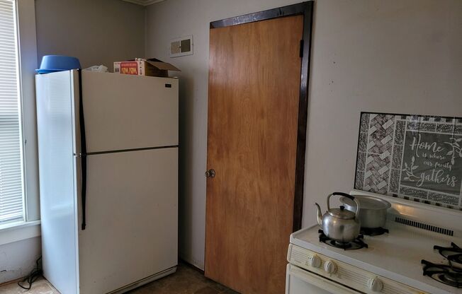 1 bed, 1 bath, $650, Unit # 2