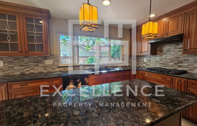 3087SF 2 Story 5/2.5 House - Community Cabana, Pets Ok, 3 Fireplaces, Beautiful Updated Kitchen