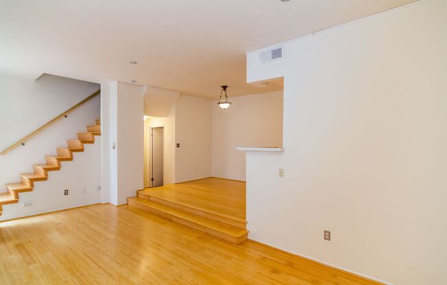 PRIME LOCATION FOR 2 BEDROOM/2.5 BATHROOM CONDO