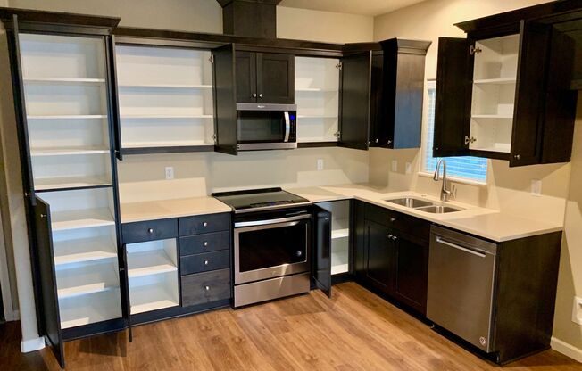 New Townhome Steps from Willamette River