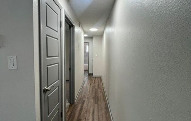 2 beds, 1 bath, 725 sqft, $1,610, Unit 401