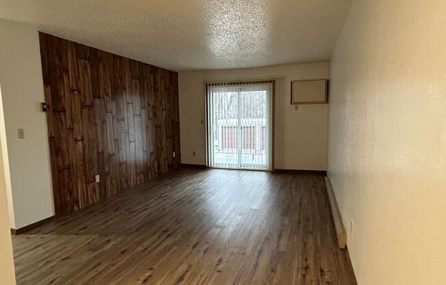 2 beds, 1 bath, $950, Unit #10