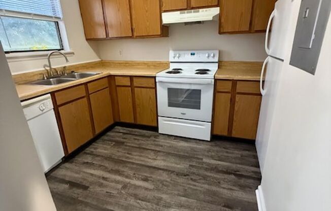 2 beds, 1 bath, 940 sqft, $1,100, Unit 113B
