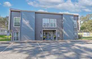 Leasing office exterior view of the entrance at Maplewood apartments in Shreveport, LA.