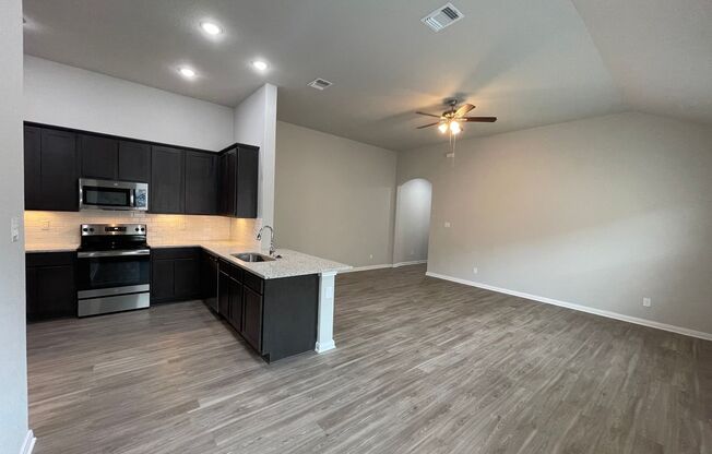 3 beds, 2 baths, $1,395, Unit 609 Grayson Lane