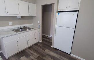 3 beds, 1 bath, 950 sqft, $995, Unit 1015 Upper