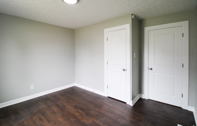 2 beds, 1 bath, $1,300