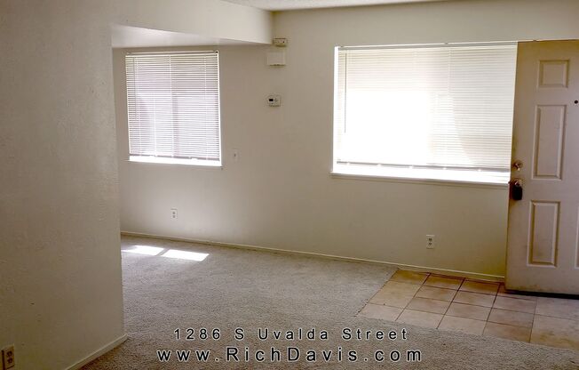 2 bed, 1 Bath, 900 sqft with washer/dryer hookups and 1 car garage