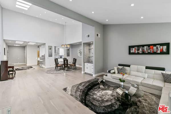 1520 S Beverly Glen Blvd Apt 205