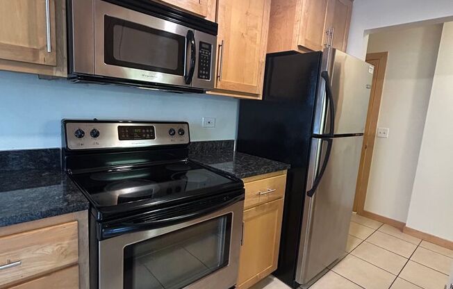 1 bed, 1 bath, 800 sqft, $1,395, Unit 301