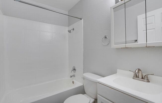 2 beds, 1 bath, 720 sqft, $1,100, Unit F-57