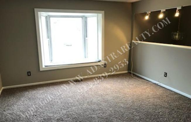 Nice 3 Bed 2 Bath Duplex in KCMO-Available in JUNE!!