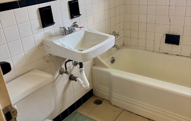 Top Floor 2 Bedroom Apartment  in Shadyside