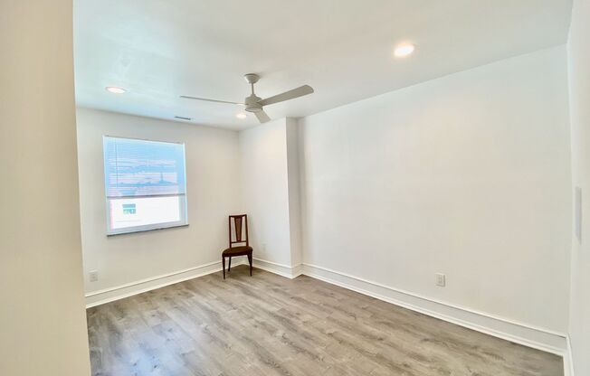 Studio, 1 bath, $1,100, Unit 2nd fl