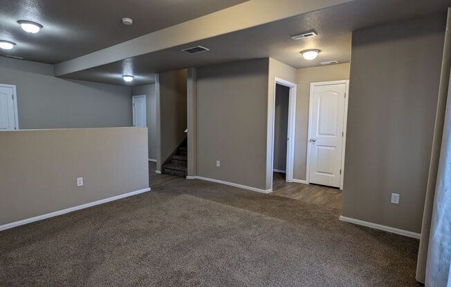 TWO STORY END UNIT TOWNHOME 3 BED/2.5 BATH IN FOREST MEADOWS!