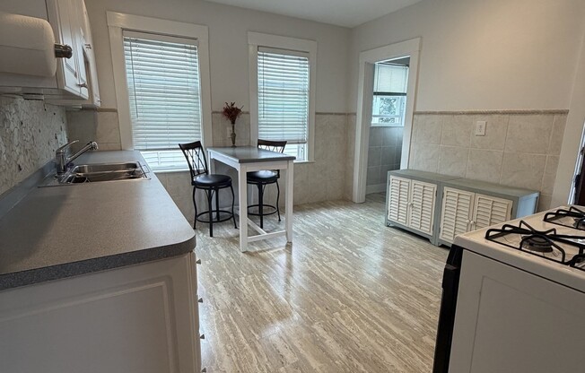 2 beds, 1 bath, 1,200 sqft, $2,500, Unit 3