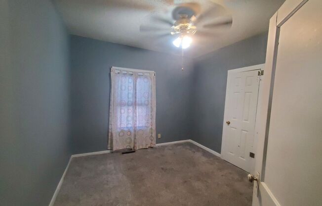 3 beds, 1 bath, $1,095