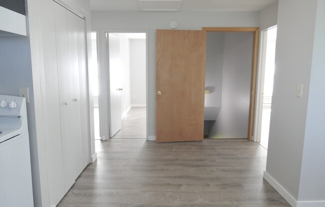 3 beds, 1 bath, $1,650, Unit 1756 Franklin Ave.- B