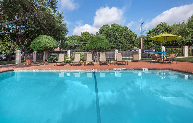 Pool and lounge chairs l Georgetown Park Apartments for rent in TX