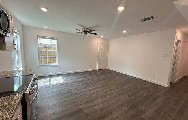3-Bedroom Duplex with Modern Finishes & Full Appliance Package – Move-In Ready!"