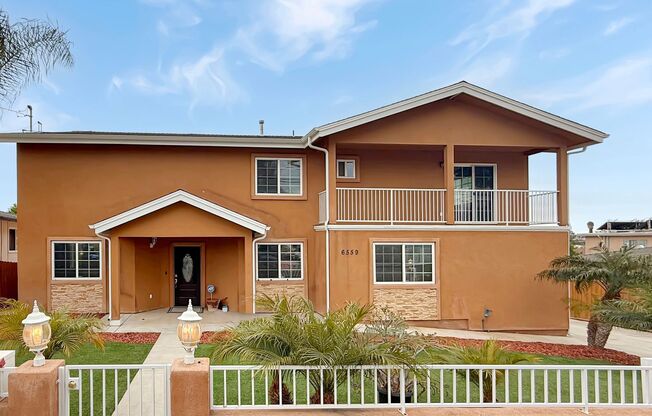 Spacious 7BR/4.5BA Home with Expansive Backyard, Oversized Garage & Shed – 3,500 Sq Ft