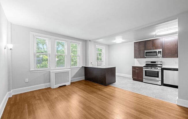 2 beds, 1 bath, 902 sqft, $2,300, Unit 210A