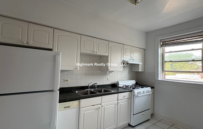 830 Reba Pl