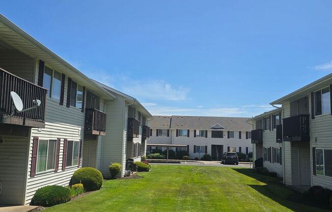 Winfou06-Columbia Village Apartments