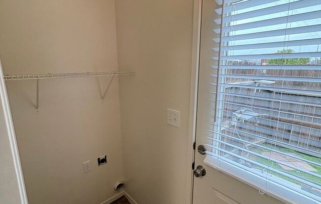 2 beds, 1 bath, $1,350, Unit A